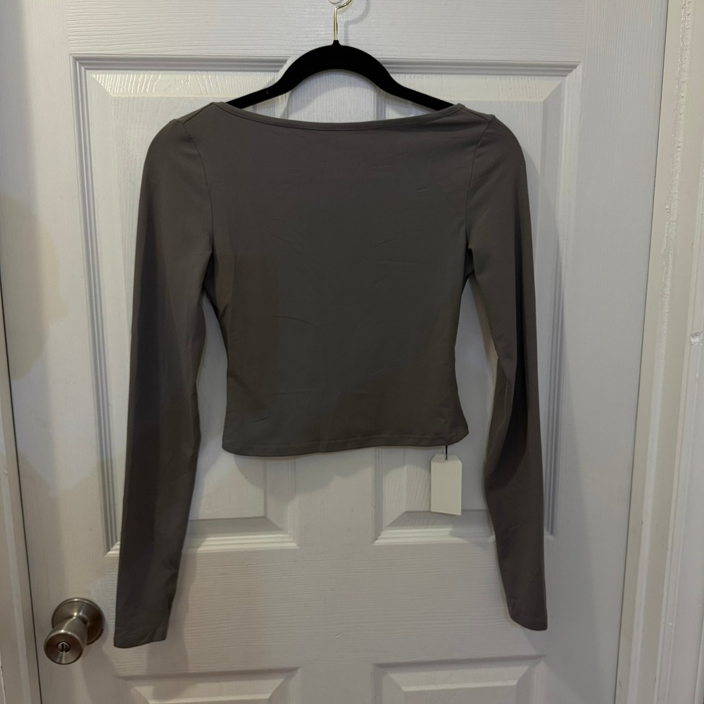 NWT Women's Size S Dark Gray Charcoal Long Sleeve Deep Scoop Neck Crop Top Basic
